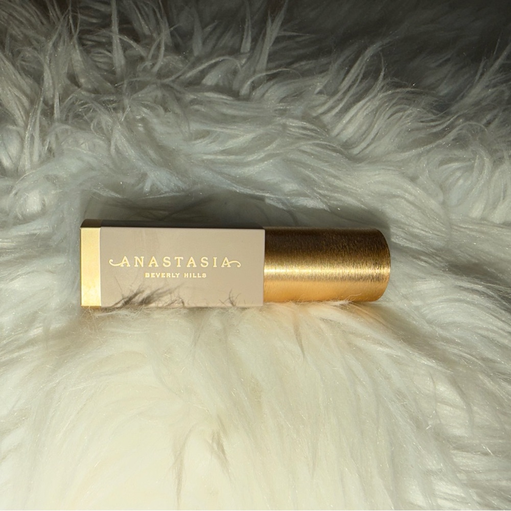 Anastasia Beverly Hills Shadow Smooth Blur Contour -